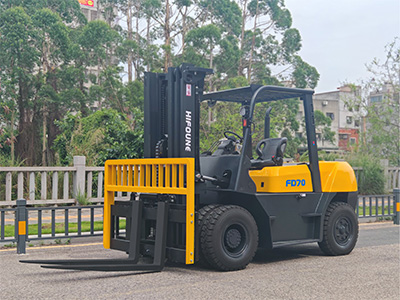 ¿Cómo cambiar el filtro de combustible de una carretilla elevadora diésel?