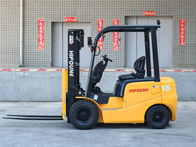 1.5T 4 wheels lithium battery counterbalanced forklift